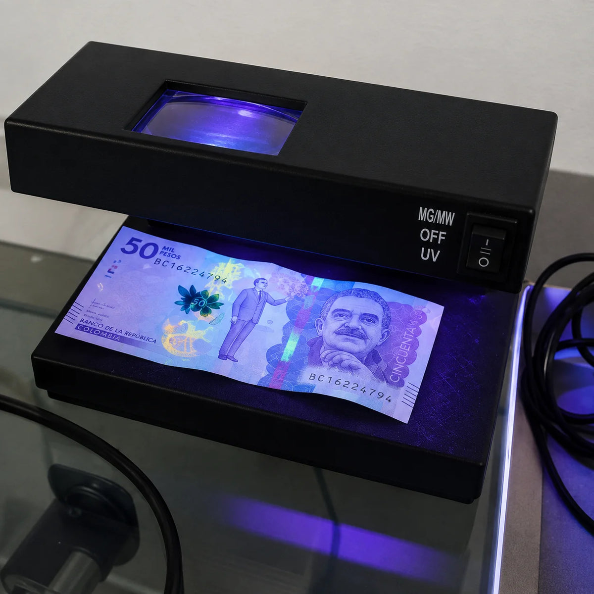 Detector de Billetes Falsos UV con Lupa y Pantalla LCD